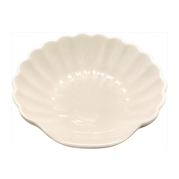 🟥GONE🟥 White Scallop Shell Shaped Dish - Picture 2 of 8